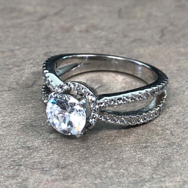 14K White Gold Split Shank Round Halo Engagement Ring